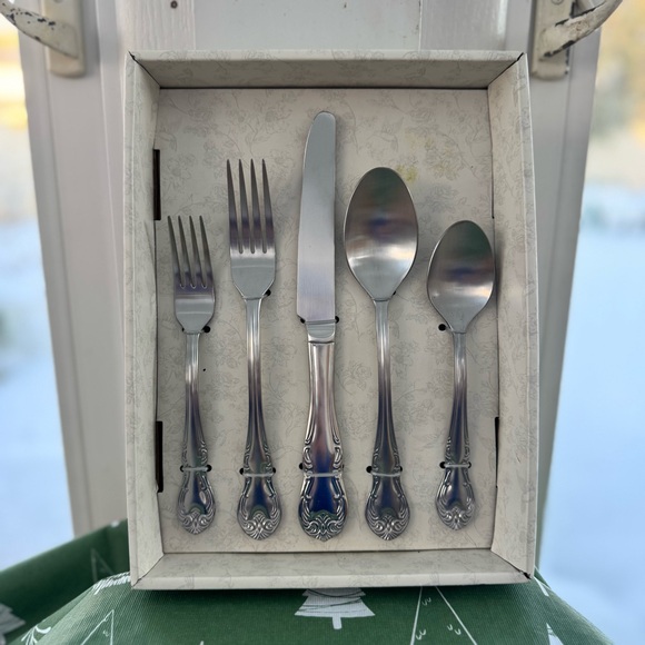 The Pioneer Woman Other - The Pioneer Woman Silver Flatware Set